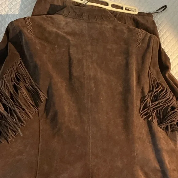 Elegant Brown Suede Fringe Jacket - Picture 2 of 10